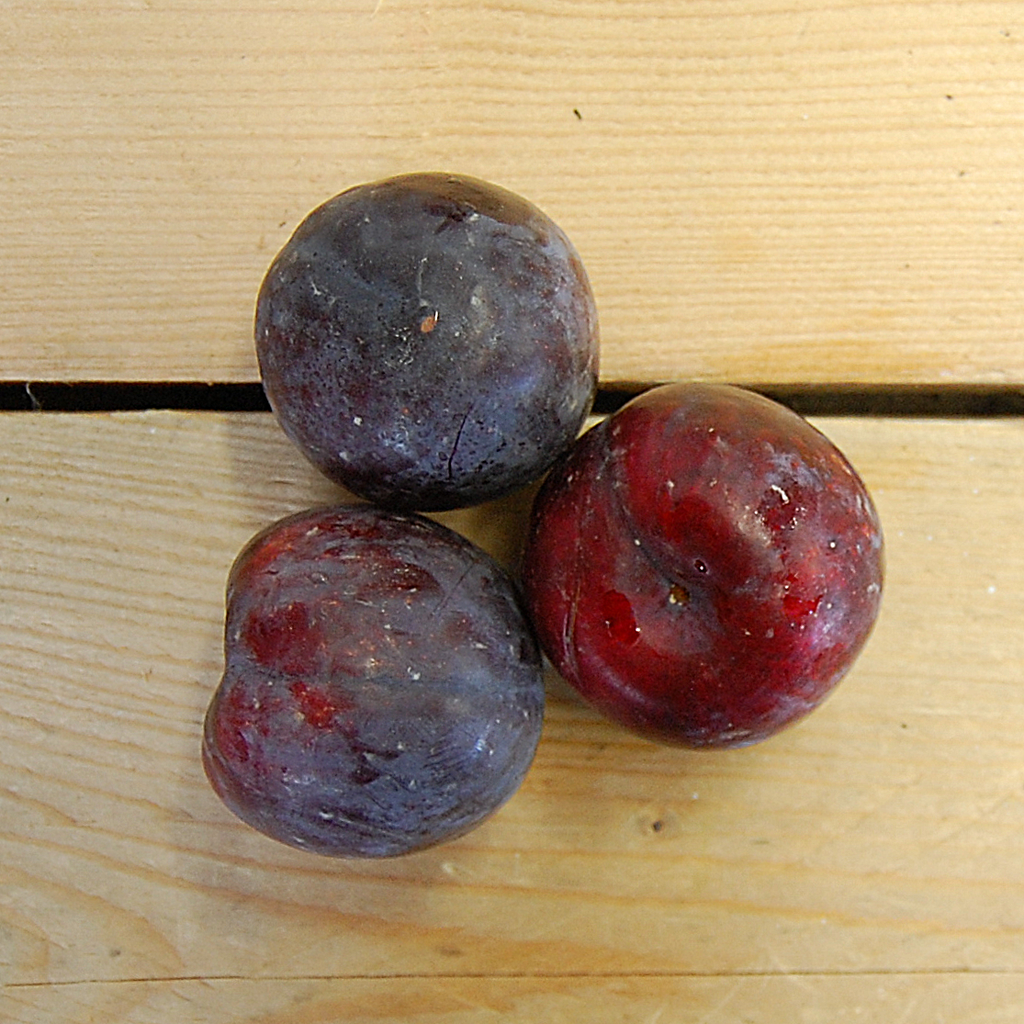 plums red 400g